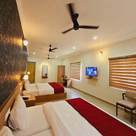 Esaa Airport Hotel Kochi Exterior photo