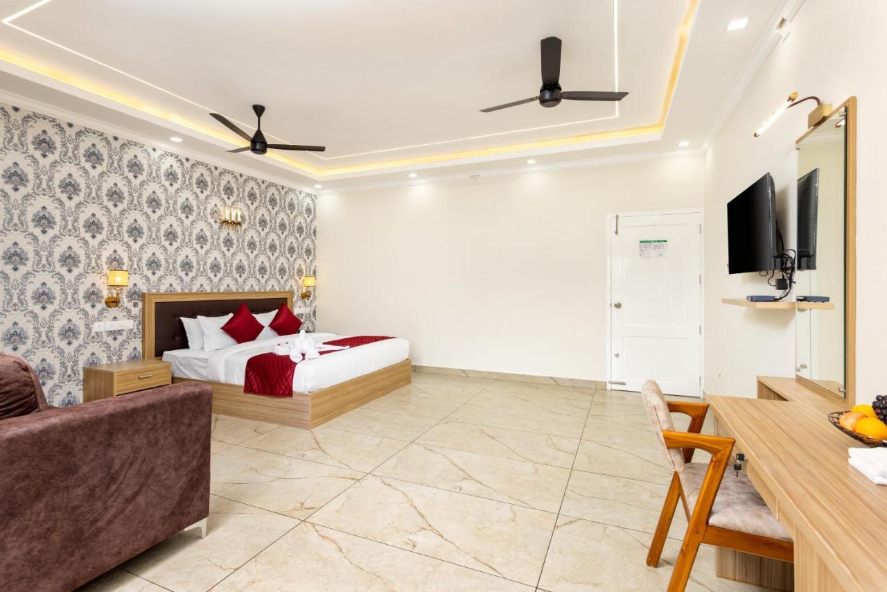 Esaa Airport Hotel Kochi Exterior photo