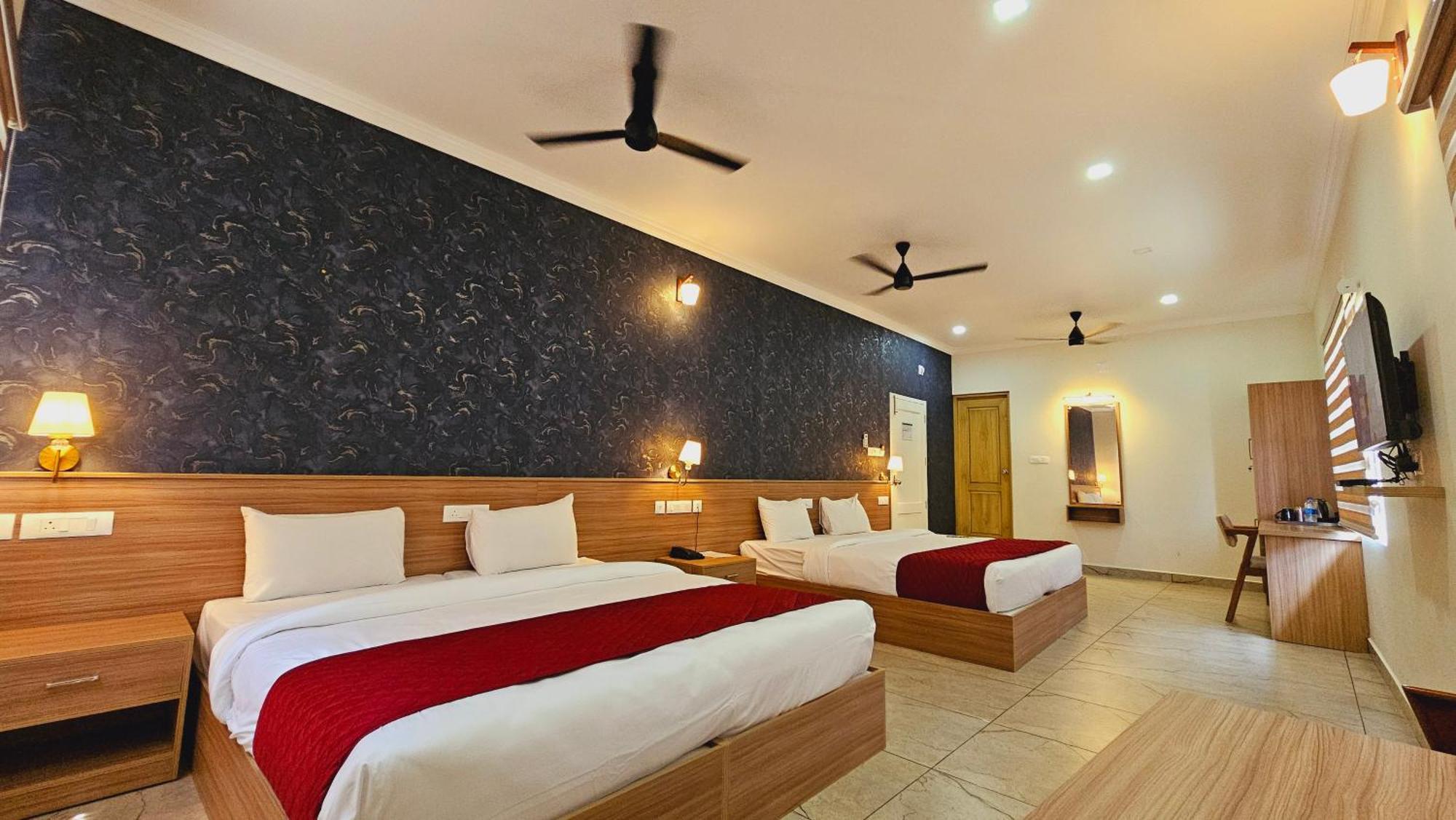 Esaa Airport Hotel Kochi Exterior photo