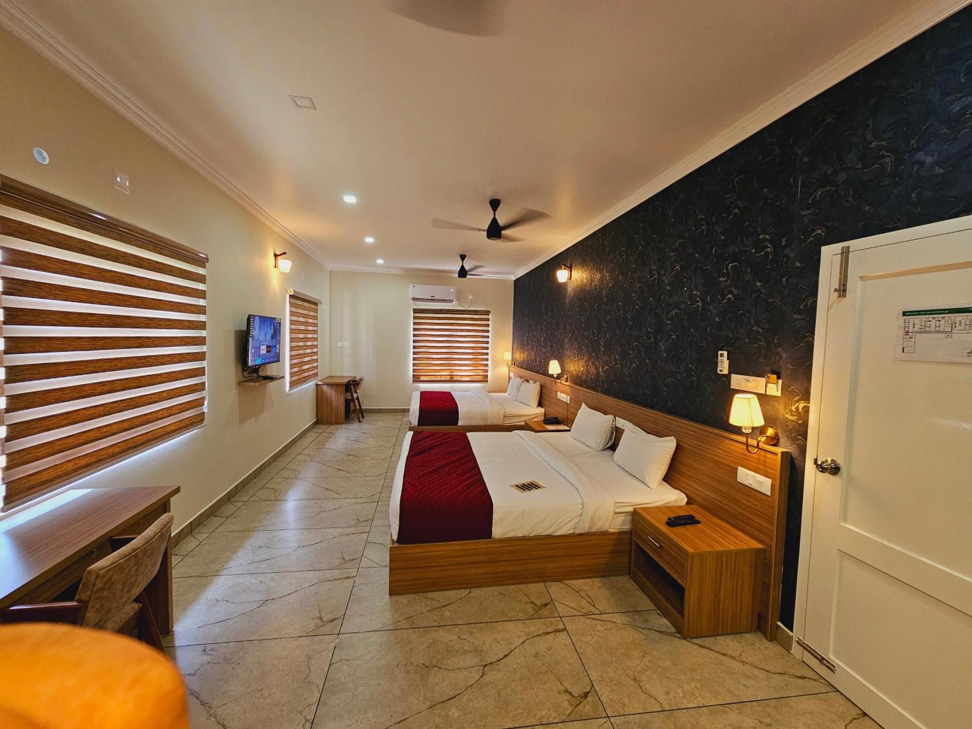Esaa Airport Hotel Kochi Exterior photo