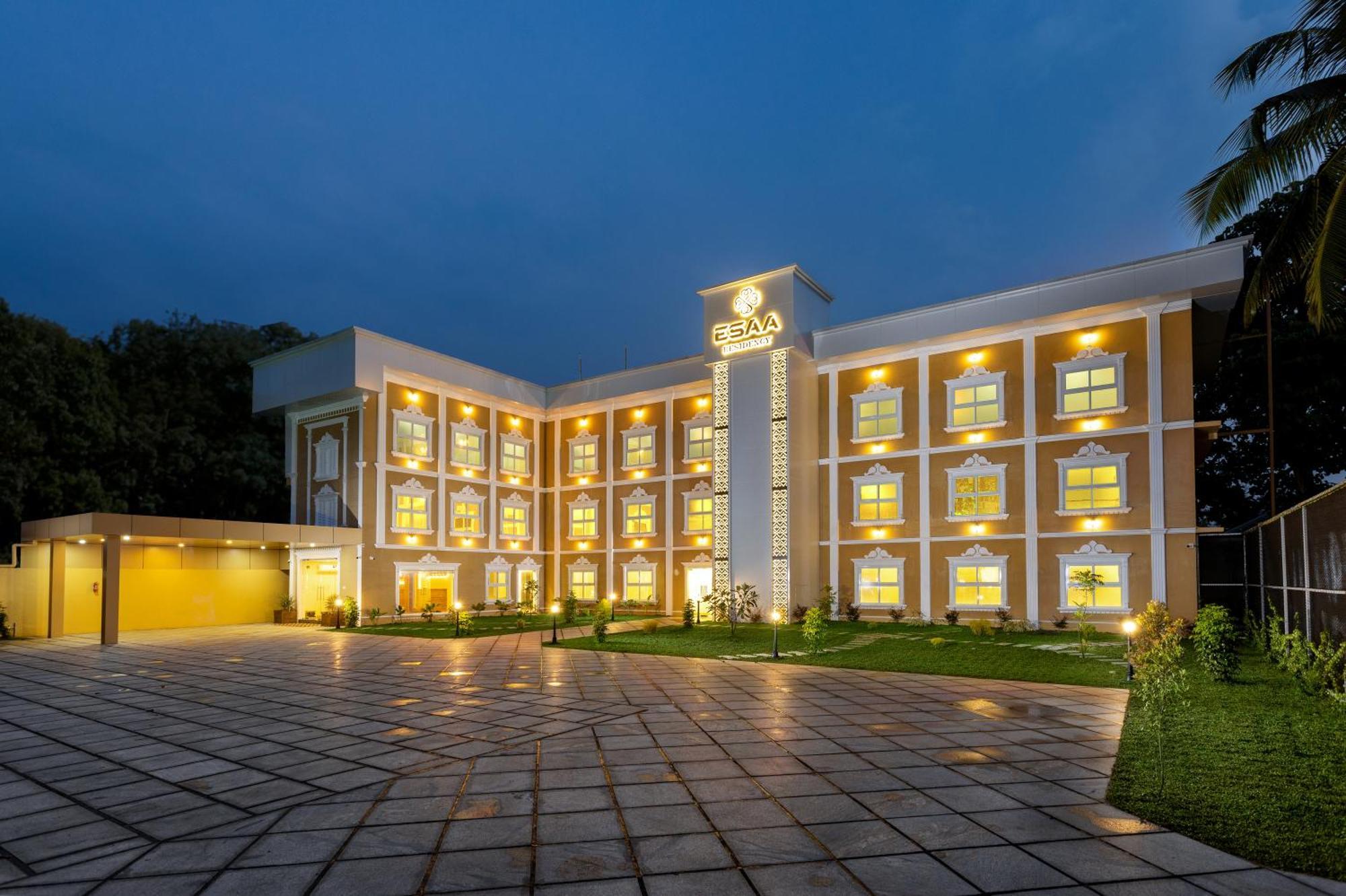 Esaa Airport Hotel Kochi Exterior photo